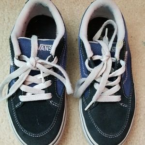 Boy's shoes
